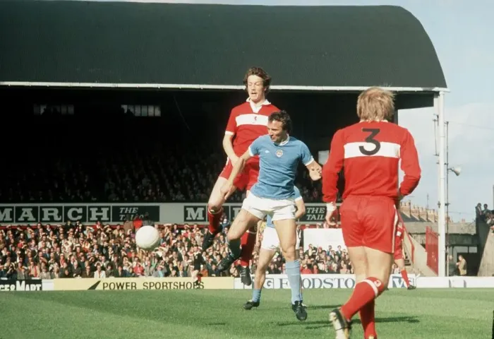 Framed Print : Mike Summerbee in action for Manchester City against Middlesbrough, 1974 Framed Print : Mike Summerbee in action for Manchester City against Middlesbrough, 1974