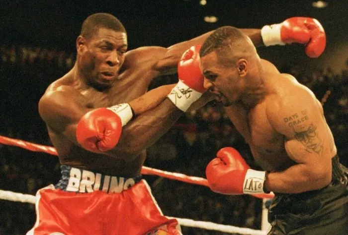Framed Print : Mike Tyson launchers an attack on Frank Bruno during the WBC world title fight in Las Framed Print : Mike Tyson launchers an attack on Frank Bruno during the WBC world title fight in Las