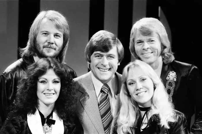 Framed Print : Mike Yarwood and ABBA on the set of The Mike Yarwood Christmas Show. 10th December 1978 Framed Print : Mike Yarwood and ABBA on the set of The Mike Yarwood Christmas Show. 10th December 1978