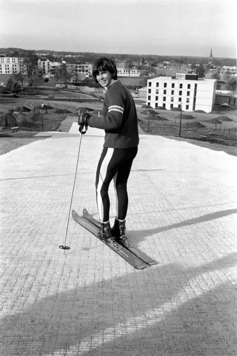 Framed Print : Military: Army: The Army in Aldershot has built the longest synthetic ski-slope in London Framed Print : Military: Army: The Army in Aldershot has built the longest synthetic ski-slope in London