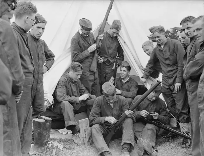 Framed Print : Militiamen in training 27th July 1939 Militiamen seen here at Oswestry camp