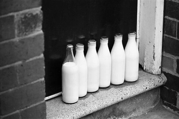 Milk Bottles on Doorstep, Ladywood, Birmingham, 15th August 1977