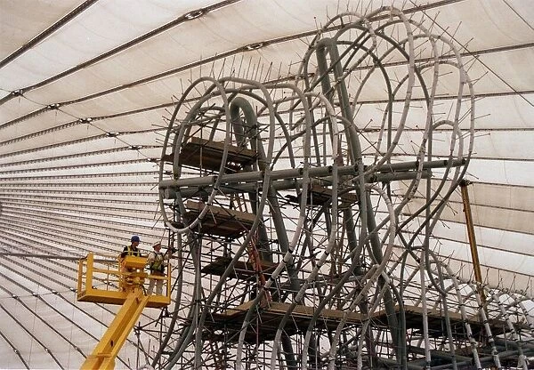 MILLENNIUM DOME CONSTRUCTION WORK, JUNE 1999 THERE WAS A PRESS CONFERENCE IN THE