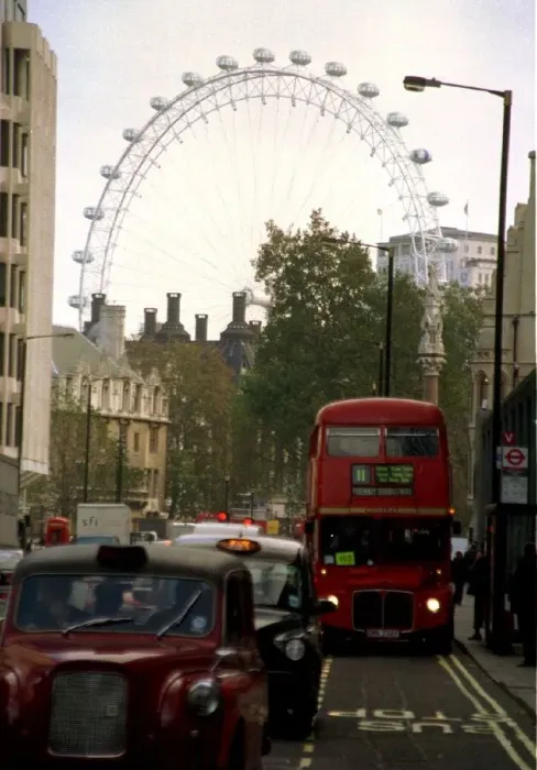 Framed Print : Millennium Wheel November 1999 BA London Eye Wheel complete with all 32 pods