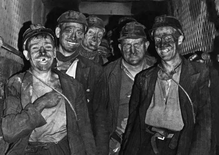 Framed Print : Miners of Chesswell Colliery pose together for a group photograph Framed Print : Miners of Chesswell Colliery pose together for a group photograph