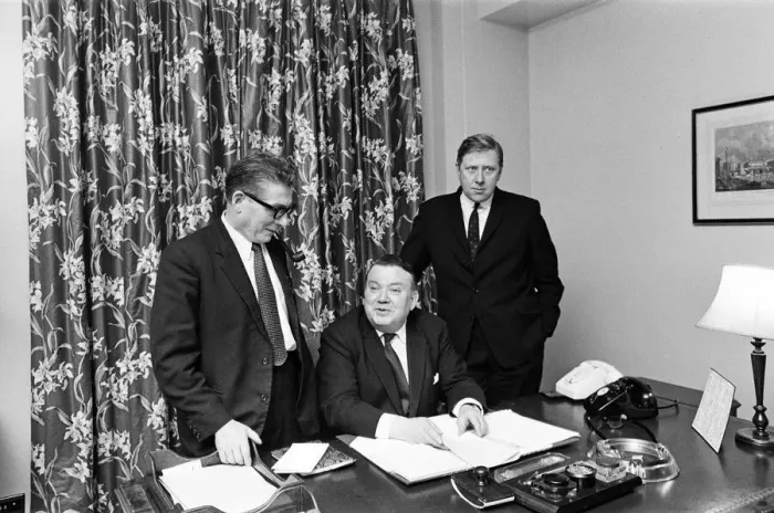 Framed Print : Minister of Labour Mr. Ray Gunter and is two new Parliamentary Secretaries Ernest