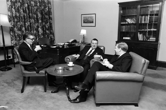 Framed Print : Minister of Labour Mr. Ray Gunter and is two new Parliamentary Secretaries Ernest