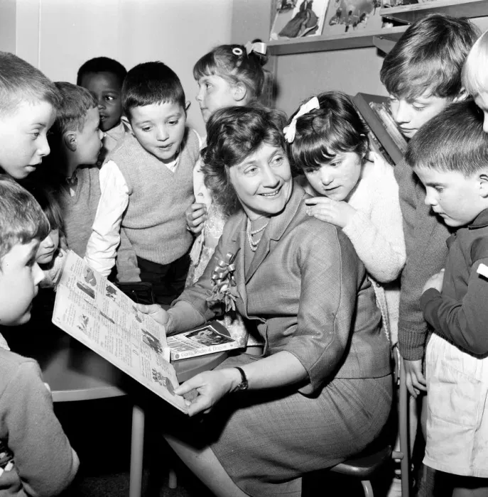 Framed Print : Minister of State for Education and Science Shirley Williams opens Armitage County Framed Print : Minister of State for Education and Science Shirley Williams opens Armitage County