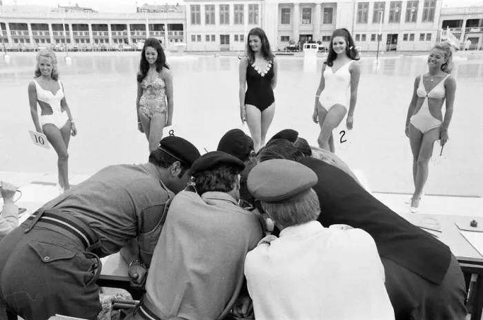 Framed Print : Miss Blackpool 1971, Beauty Competition Heat 4. Model and winner Framed Print : Miss Blackpool 1971, Beauty Competition Heat 4. Model and winner
