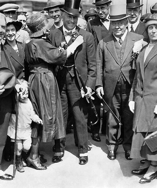 Miss M. Simmonds pinning rose on man with suit. June 1921 P018701