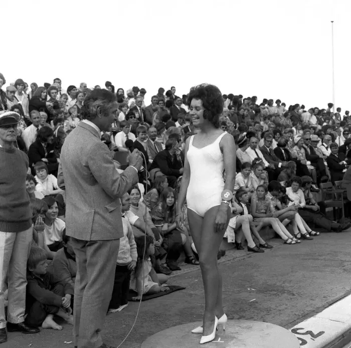 Framed Print : The Miss Tyne Tees Television beauty contest at Tynemouth Open Air Swimming Pool 24 July