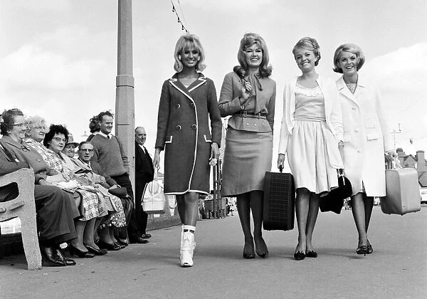 Miss UK contest 1965. Girls arrive at the pool, Maureen Lyne, Sue England