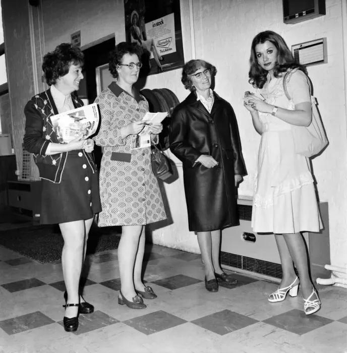 Framed Print : Miss UK Helen Morgan, opens the new Home Building Department at Kennedys in Eastleigh Framed Print : Miss UK Helen Morgan, opens the new Home Building Department at Kennedys in Eastleigh