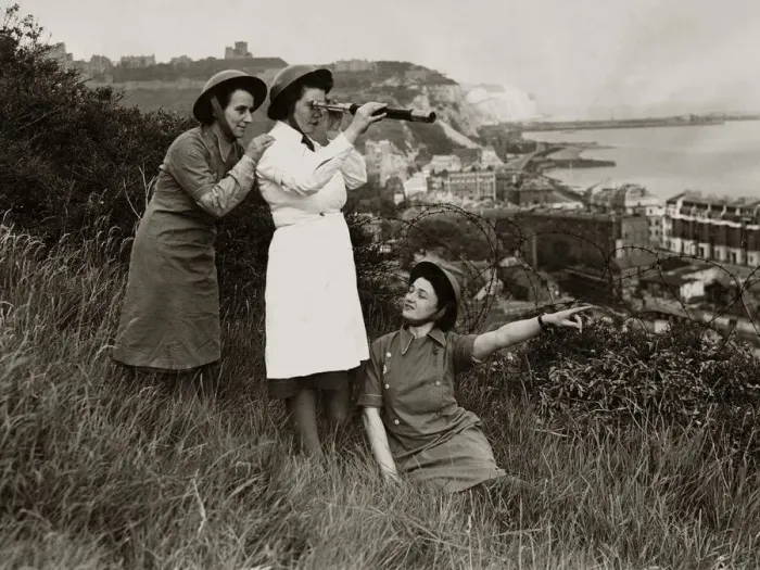 Framed Print : Miss Violet Bignnell Miss Gwendoline Stephens and Mrs EJ davies three NaFI girls who can Framed Print : Miss Violet Bignnell Miss Gwendoline Stephens and Mrs EJ davies three NaFI girls who can