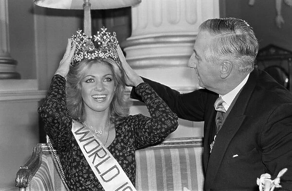 Miss World 1980, Miss Germany Gabriella Brum breakfast photocall with Lord Mayor of