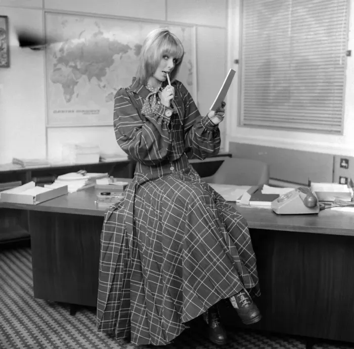 Framed Print : Miss World, Belinda Green during a fashion shoot for the Evening Chronicle on a visit to Framed Print : Miss World, Belinda Green during a fashion shoot for the Evening Chronicle on a visit to