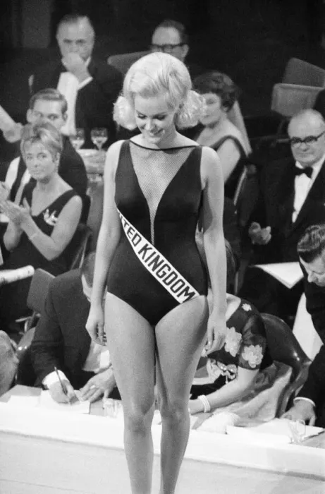Framed Print : Miss World Competition, Lyceum Ballroom, London, Friday 19th November 1965 Framed Print : Miss World Competition, Lyceum Ballroom, London, Friday 19th November 1965