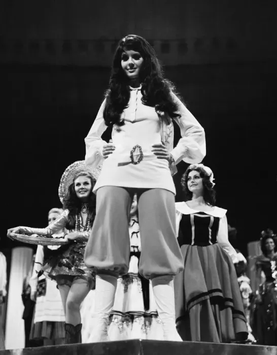 Framed Print : Miss World Competition at the Royal Albert Hall, 20th November 1970 Framed Print : Miss World Competition at the Royal Albert Hall, 20th November 1970