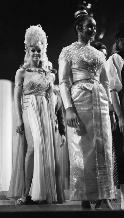 Framed Print : Miss World Competition at the Royal Albert Hall, 20th November 1970 Framed Print : Miss World Competition at the Royal Albert Hall, 20th November 1970