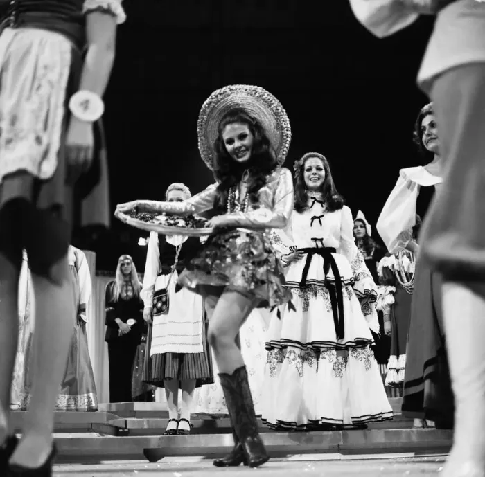 Framed Print : Miss World Competition at the Royal Albert Hall, 20th November 1970 Framed Print : Miss World Competition at the Royal Albert Hall, 20th November 1970