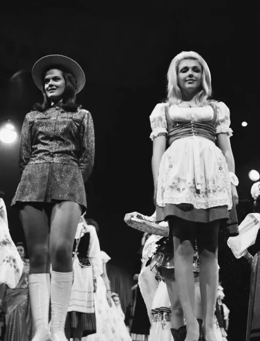 Framed Print : Miss World Competition at the Royal Albert Hall, 20th November 1970 Framed Print : Miss World Competition at the Royal Albert Hall, 20th November 1970