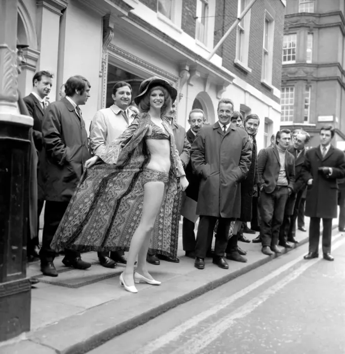 Framed Print : Mod fashions in winter. Janet Lyle and Michael Fish held a preview of their summer