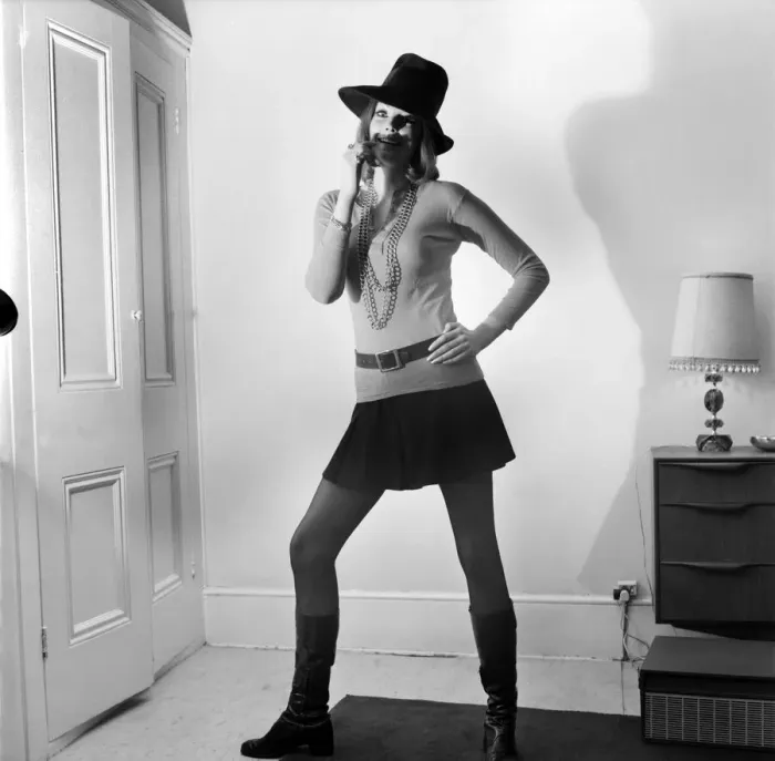 Framed Print : Model and actress Suzy Kidd poses for pictures modelling British fashions in her Holland Framed Print : Model and actress Suzy Kidd poses for pictures modelling British fashions in her Holland