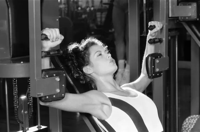 Framed Print : Model Andrea Kovic working out at the Covent Garden Fitness Centre. 8th January 1987 Framed Print : Model Andrea Kovic working out at the Covent Garden Fitness Centre. 8th January 1987