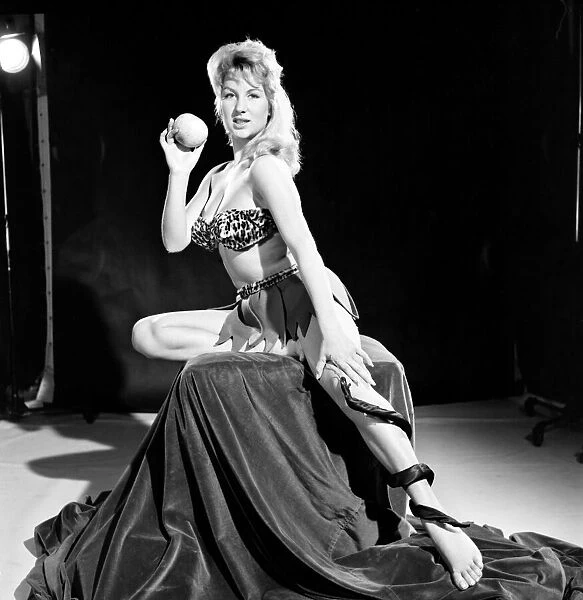 Model Carol Gardener as Eve about to take a bite from the apple. 1960 E421