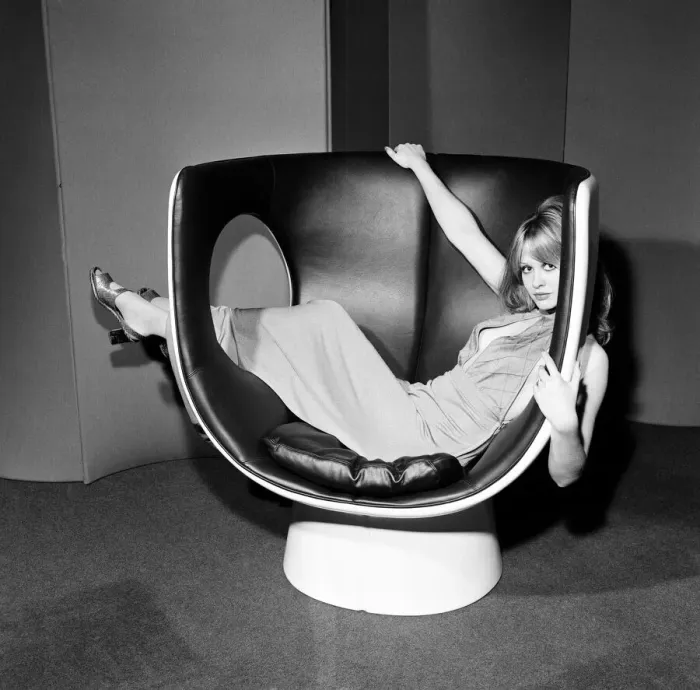Framed Print : Model on a chair at the Design Centre, Haymarket, London, 13th November 1970 Framed Print : Model on a chair at the Design Centre, Haymarket, London, 13th November 1970