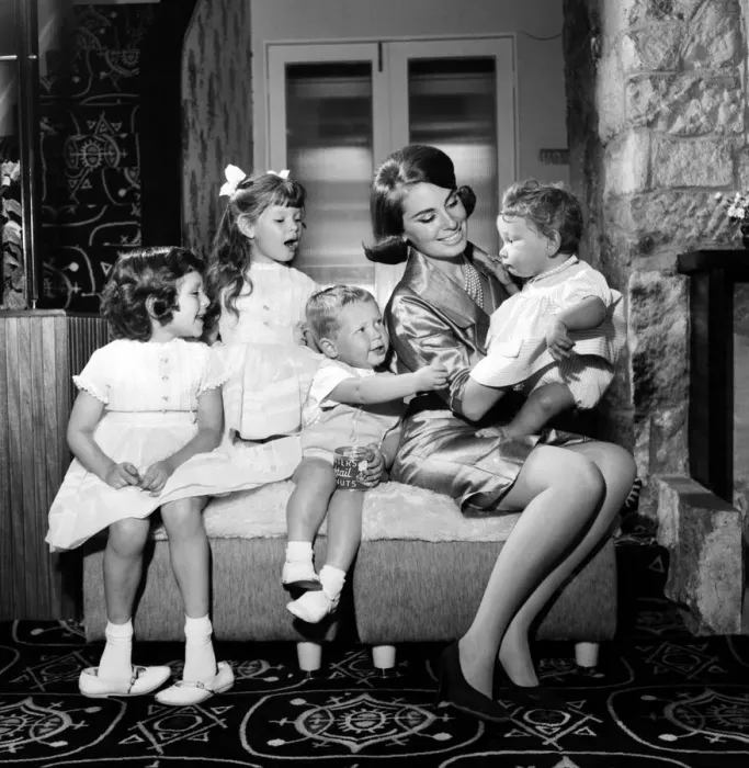 Framed Print : Model Family'at twenty four, model-actress Madeleine Mono of Hampstead