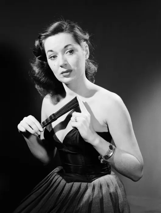 Framed Print : Model with fan in strapless dress. Model with fan in strapless dress. Circa 1964 Framed Print : Model with fan in strapless dress. Model with fan in strapless dress. Circa 1964