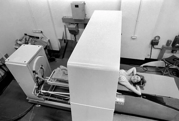 Model Gillian Duxbury in E. M. I. X-Ray scanner. April 1975 75-1905-009