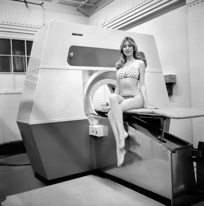Framed Print : Model Gillian Duxbury with the E. M. I. X-Ray scanner. April 1975 75-1905-005 Framed Print : Model Gillian Duxbury with the E. M. I. X-Ray scanner. April 1975 75-1905-005
