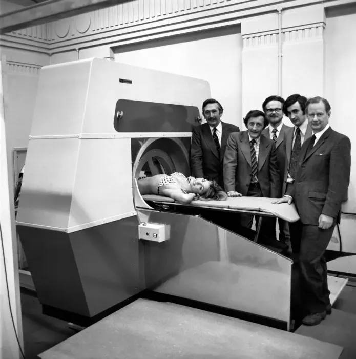 Framed Print : Model Gillian Duxbury in the E. M. I. X-Ray scanner with the team from L / R Godfrey Framed Print : Model Gillian Duxbury in the E. M. I. X-Ray scanner with the team from L / R Godfrey