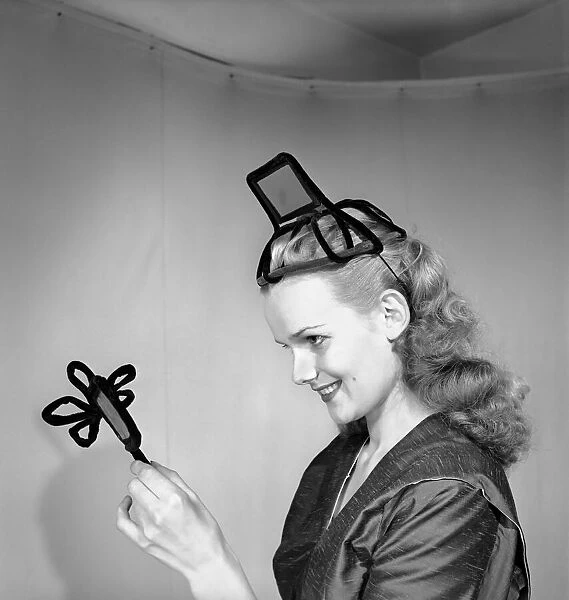 Model Hilda Moray wearing unusual Easter bonnet. March 1953