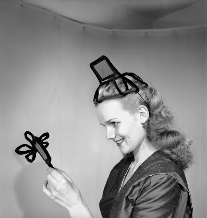 Framed Print : Model Hilda Moray wearing unusual Easter bonnet. March 1953