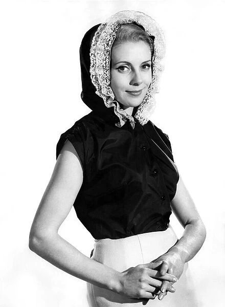 Model Jayne Amsby wearing a sleveless top with bonnet hat