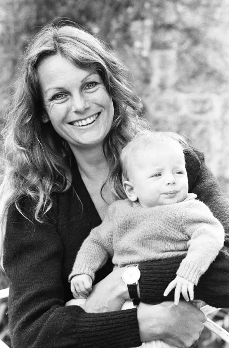 Framed Print : Former model Jean Shrimpton, 36, pictured with baby son Thaddeus, aged 3 months Framed Print : Former model Jean Shrimpton, 36, pictured with baby son Thaddeus, aged 3 months