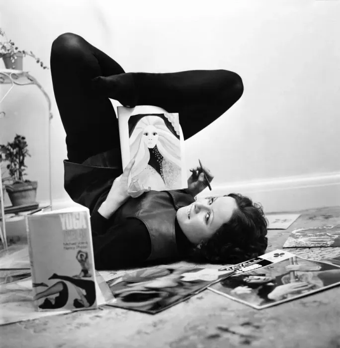 Framed Print : Model Judi Pimblett, of Hale, Cheshire has taken up yoga as a hobby Framed Print : Model Judi Pimblett, of Hale, Cheshire has taken up yoga as a hobby