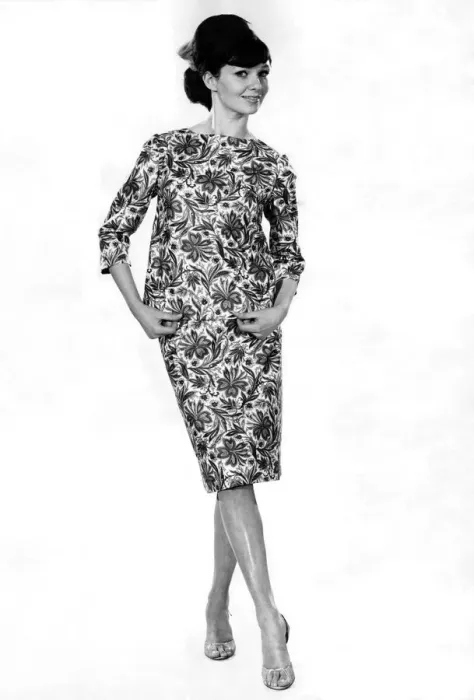 Framed Print : Model Merriel Weston wearing a floral patterned top and matching skirt. May 1964 P007544 Framed Print : Model Merriel Weston wearing a floral patterned top and matching skirt. May 1964 P007544