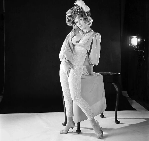 Model Rita Royce seen here modelling trouser suit with matching hat. 1960 E433-003