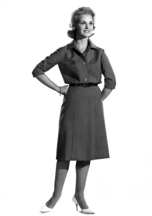 Framed Print : Model Roma Reeves wearing long dress, standing with hands on hips. October 1961 P008783 Framed Print : Model Roma Reeves wearing long dress, standing with hands on hips. October 1961 P008783