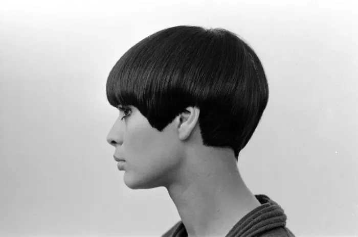 Framed Print : Model Sandra Mundy, with her boyish Mary Quant hair style