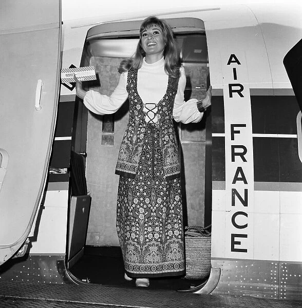 Model Stephanie Beacham leaving Heathrow Airport for Paris. 15th April 1971
