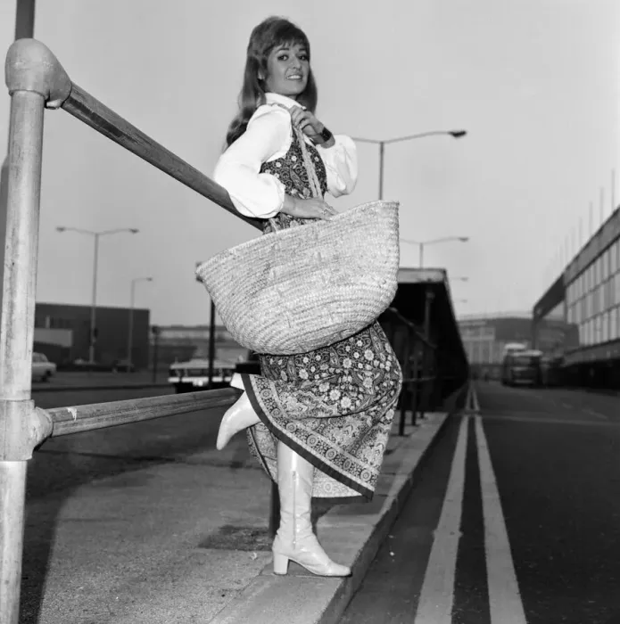 Framed Print : Model Stephanie Beacham leaving Heathrow Airport for Paris. 15th April 1971 Framed Print : Model Stephanie Beacham leaving Heathrow Airport for Paris. 15th April 1971