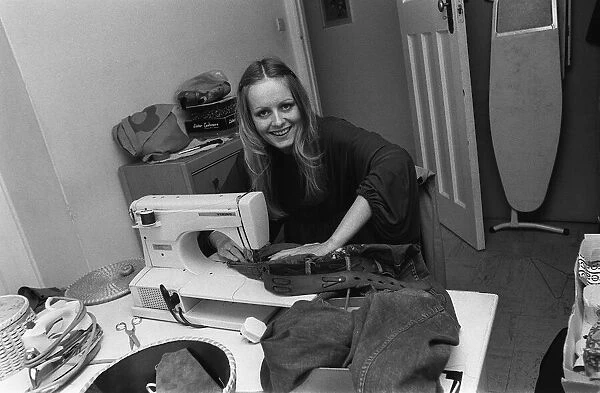 Model Twiggy at home using a sewing machine, 1974 vfr1