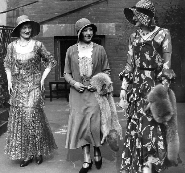 Three models in 1920s fashion