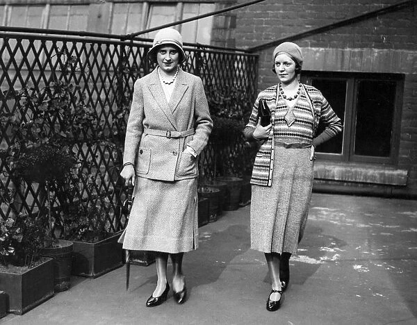 Two models in 1940s dress