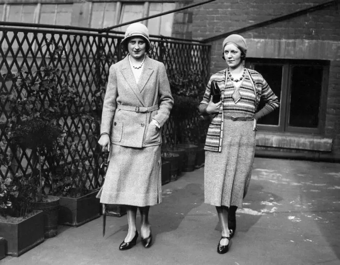 Framed Print : Two models in 1940s dress Framed Print : Two models in 1940s dress